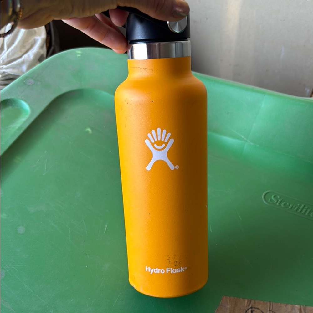 18oz yellow/orange hydro flask